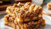 Easy Apple Oatmeal Crumb Bars