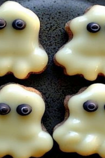 Boo-tiful Berry Ghosts: Spooky Delicious Treats for Halloween