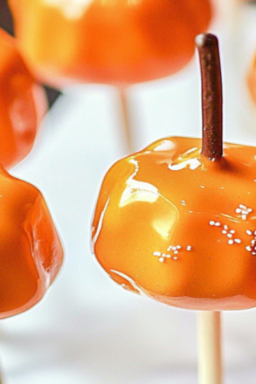 Pumpkin Cake Pops for Fall Festivities